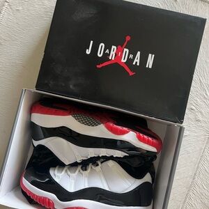 Nike Men's Black and White Sneakers